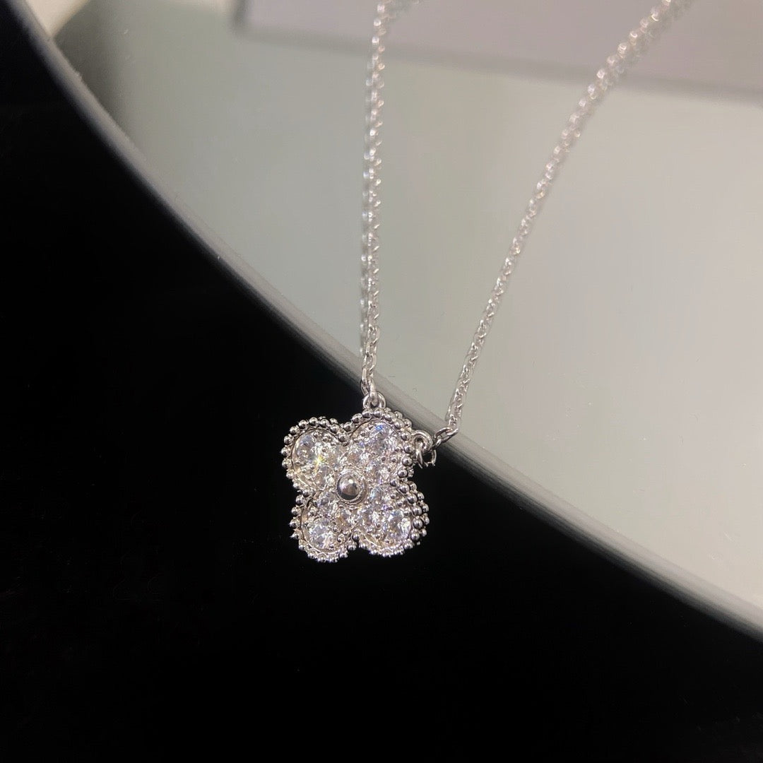 [Glimmer]クローバー 15MM ダイヤモンド シングル フラワー ネックレス